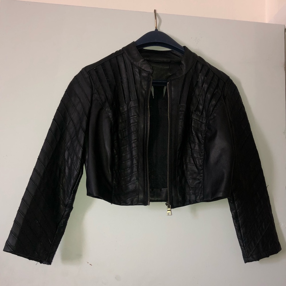 Cropped black leather jacket size M